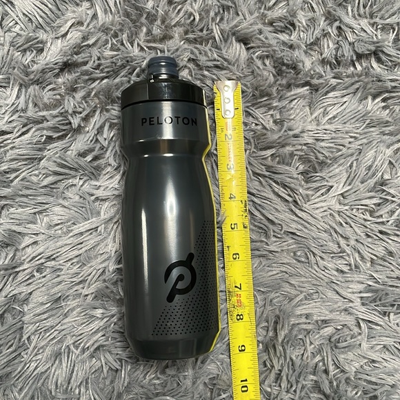 Camelbak Peloton Squeeze Black & Gray 24oz Squeeze Water Bottle - Picture 5 of 6